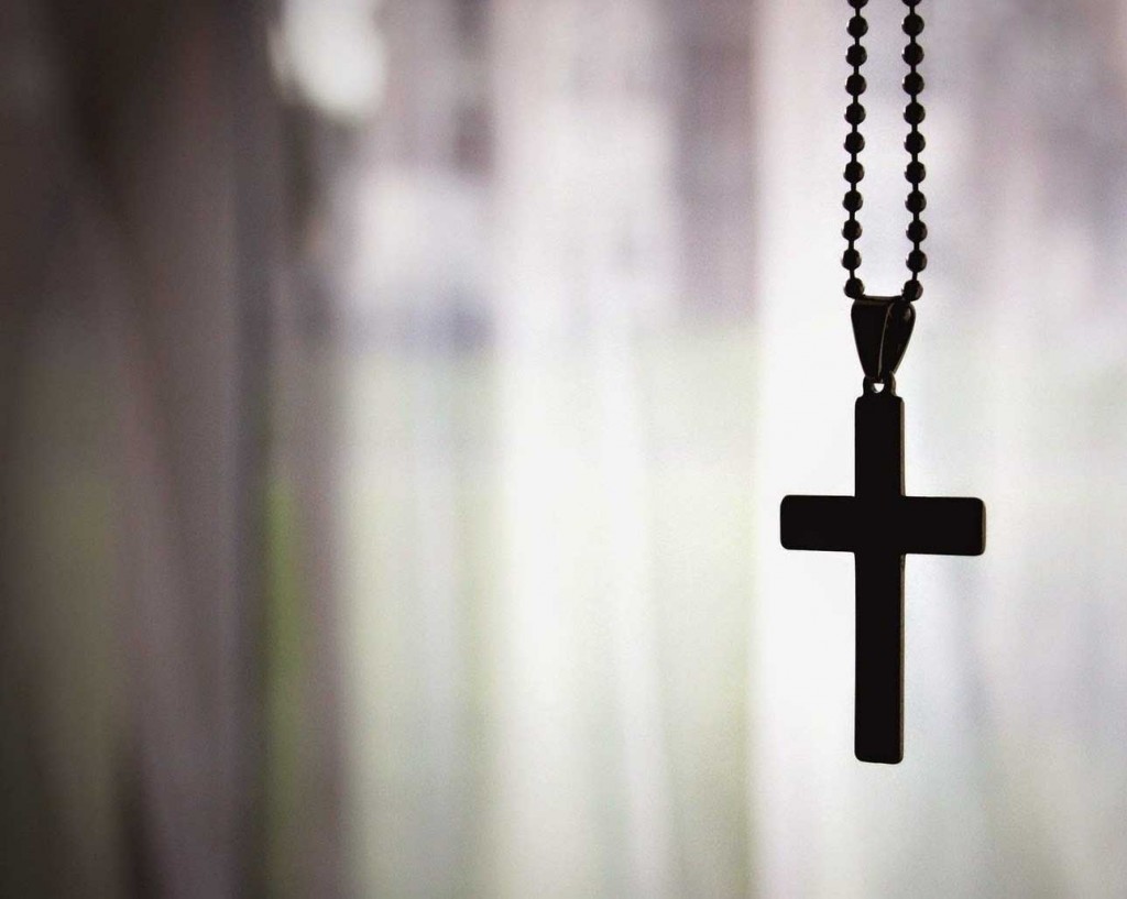 میری صلیب میری پہچان نے بنا دیا مجھے اُن کی نظر میں ناقابل احترام - مسیحیت کی پہچان